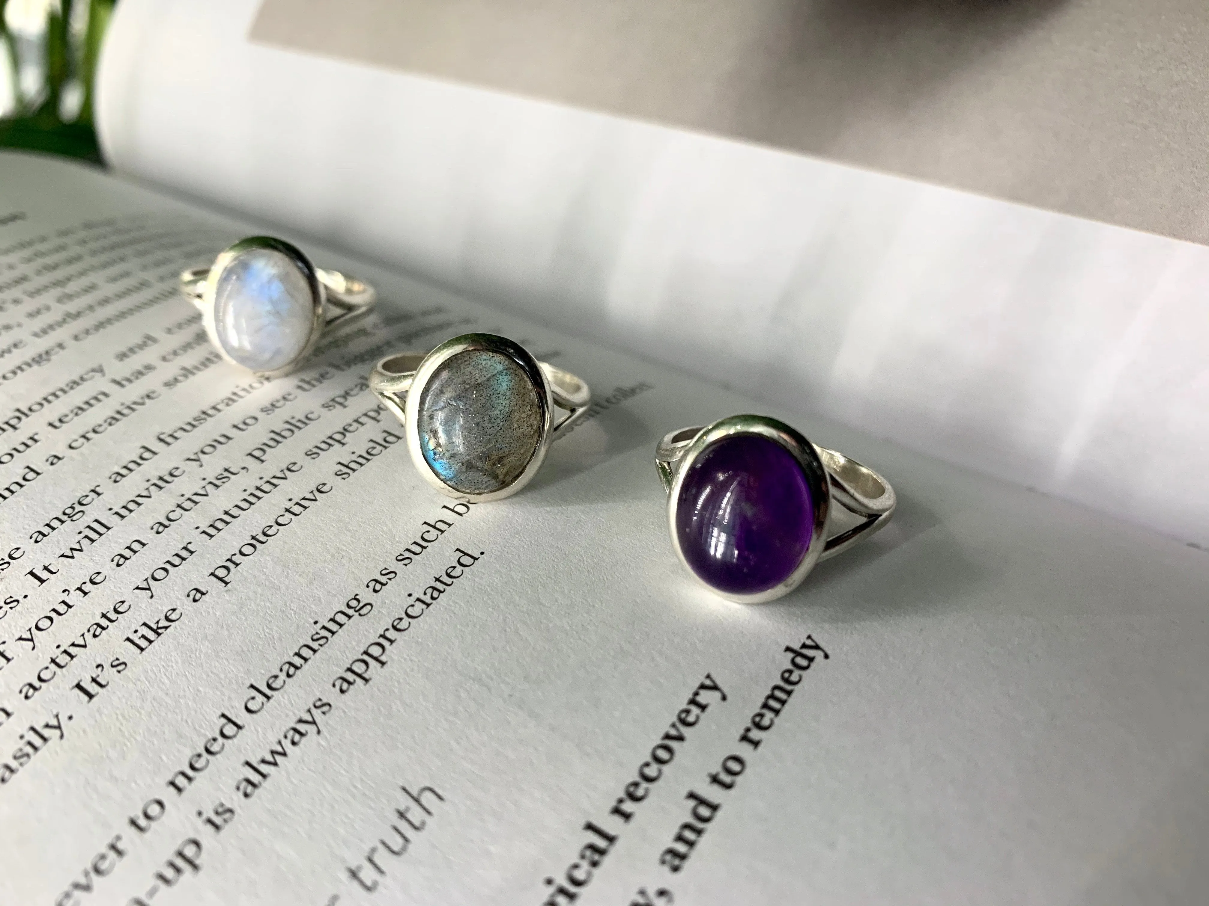 Tallula Ring in Amethyst / Moonstone / Labradorite